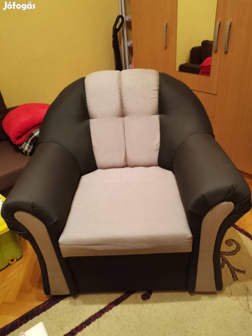Újszerű fotel
