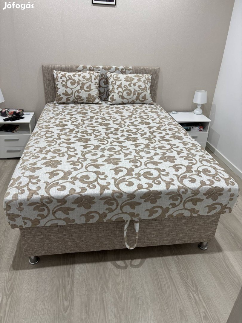 Újszerű franciaágy