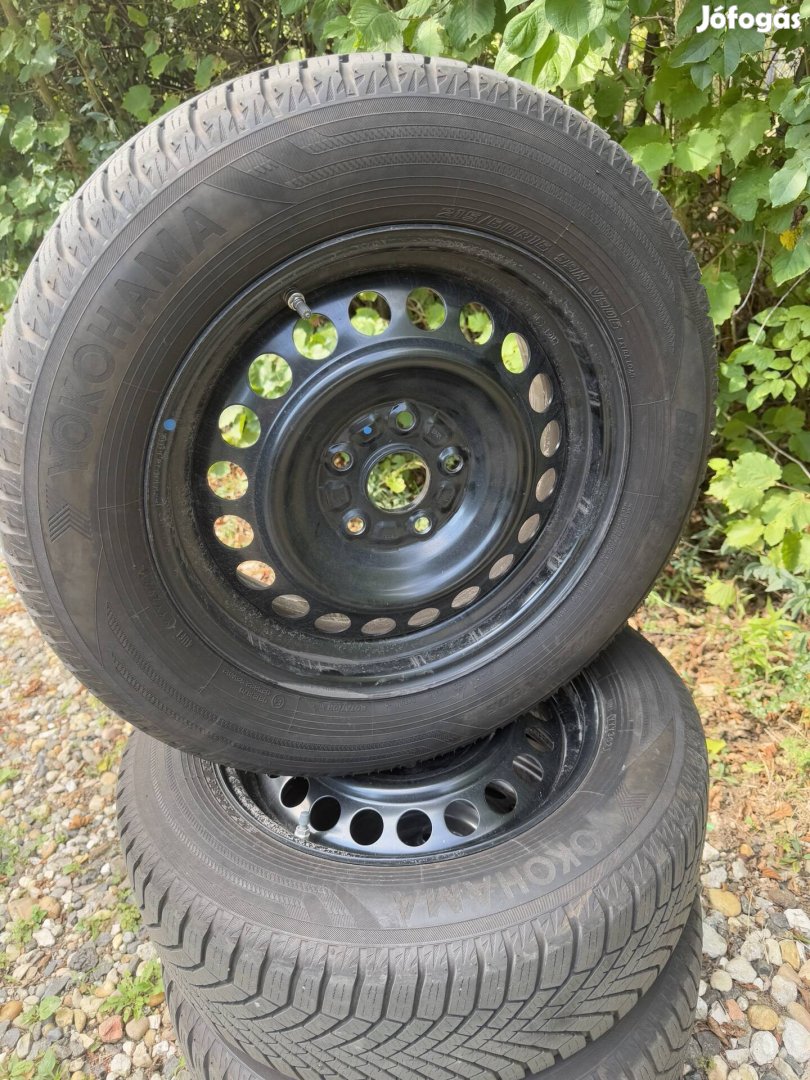 Újszerű gyári Suzuki Vitara Scross téli gumi garnitúra 215/60r16