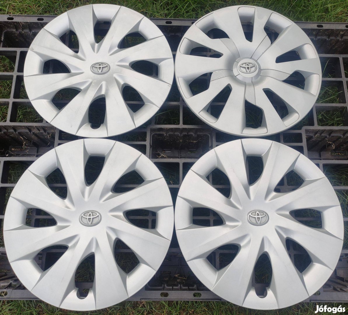 Újszerű gyári Toyota R15 dísztárcsa Tpms nyomás jeladó szenzor olcsón