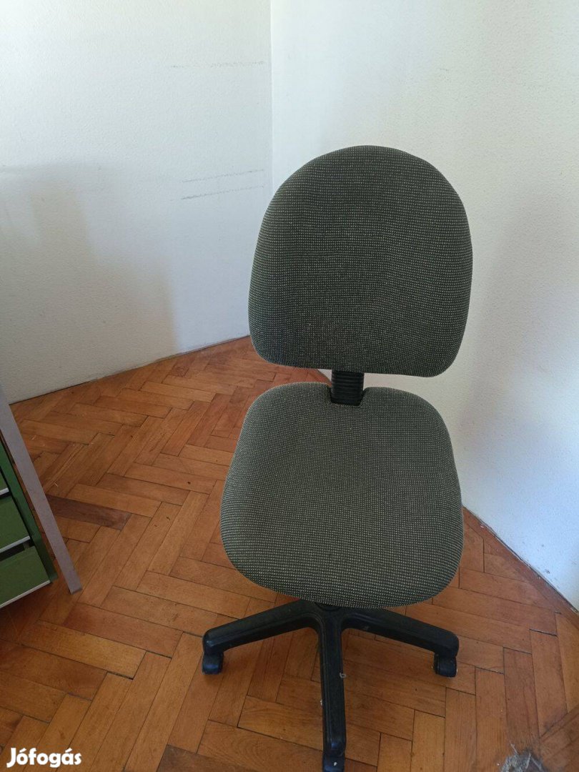 Újszerű irodai forgószék