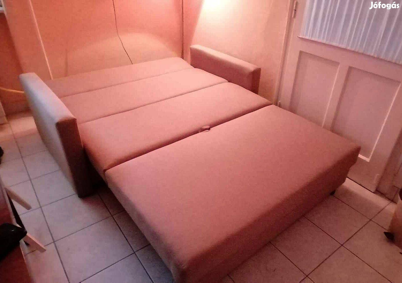 Újszerű kanapé eladó