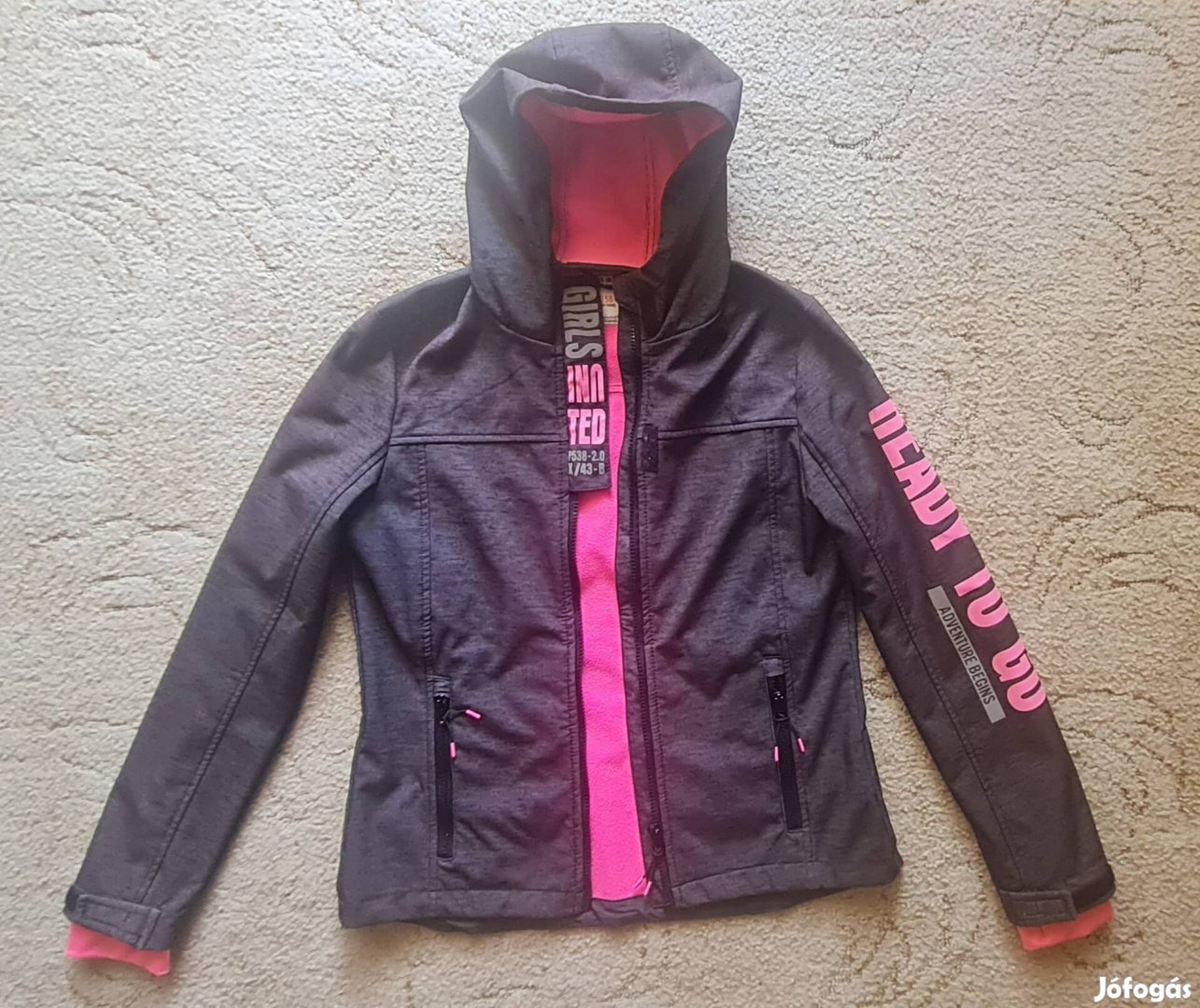 Újszerű kb 158-as polárral vékonyan bélelt lányka átmeneti