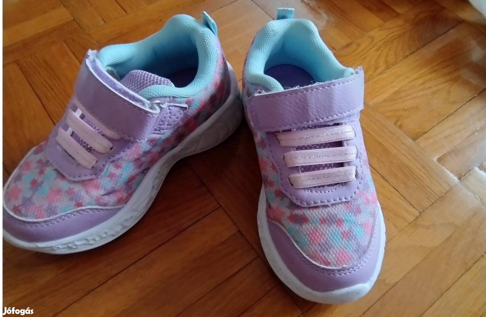 Újszerű kislány cipő eladó