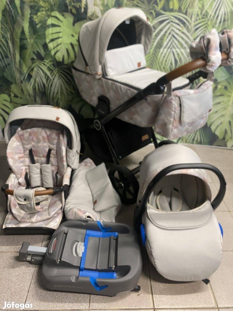 Újszerű kislányos baby merc mango!