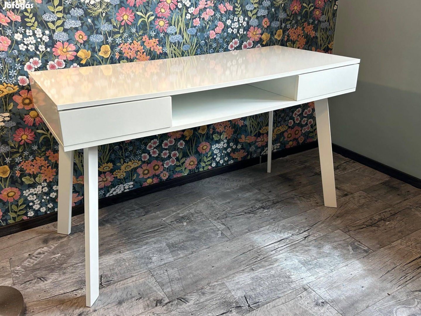 Újszerű magasfényű fehér íróasztal eladóaz ár irányár