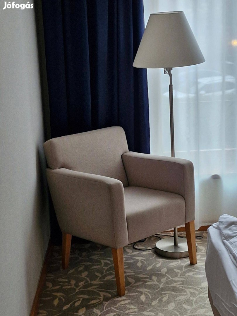 Újszerű masszív bükkfa fotelek, lámpák,bükkfszékek eladók