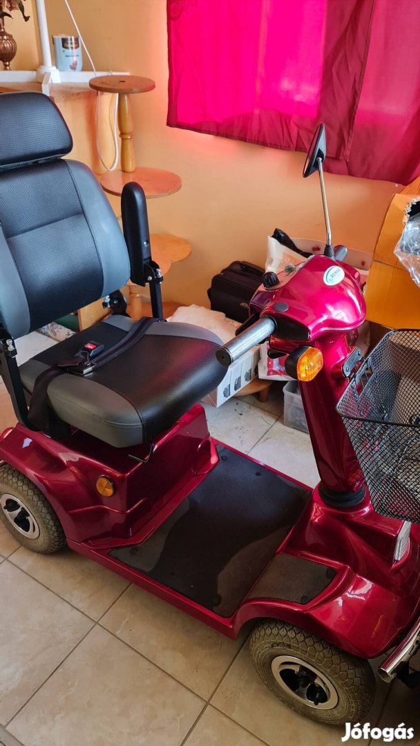 Újszerű moped eladó
