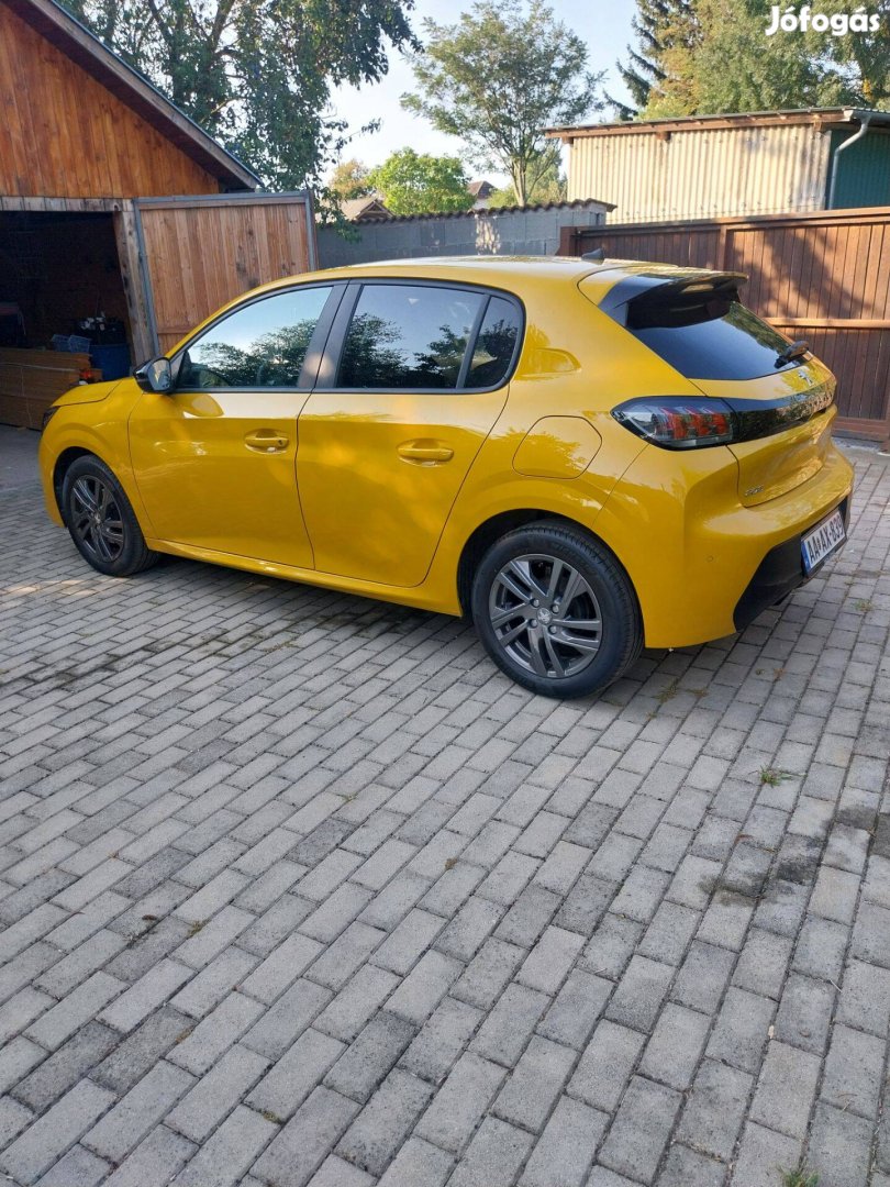 Újszerű peugeot 208 eladó