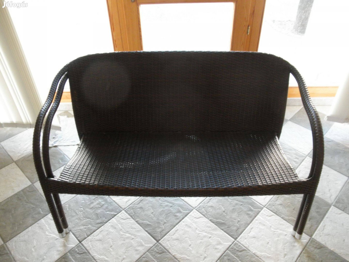 Újszerű rattan padok eladók. 2db