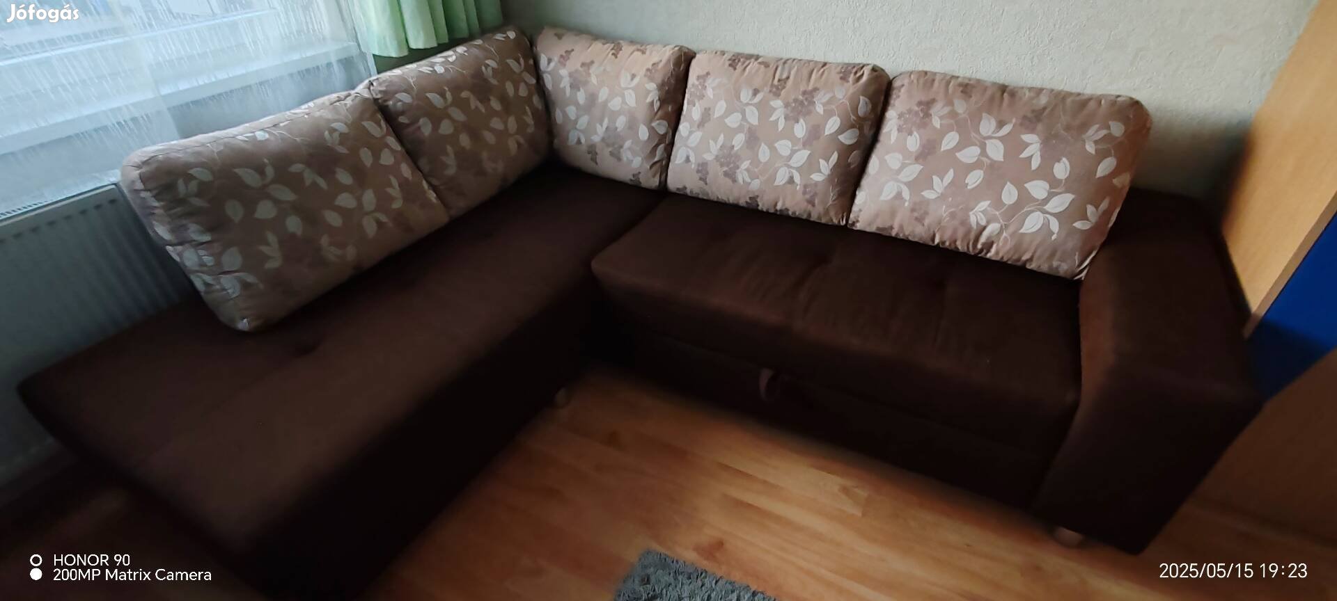 Újszerű sarokülő garnitúra 