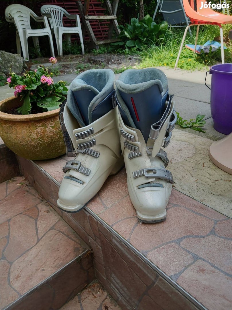 Újszerű sícipő 38-40 es