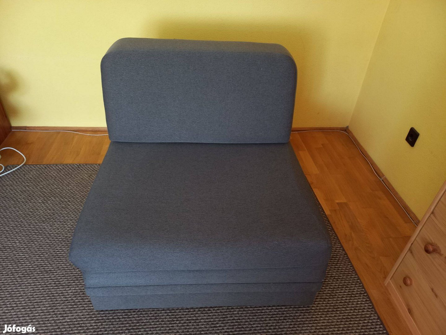 Újszerű szürke színű ágyneműtartós fotelágy