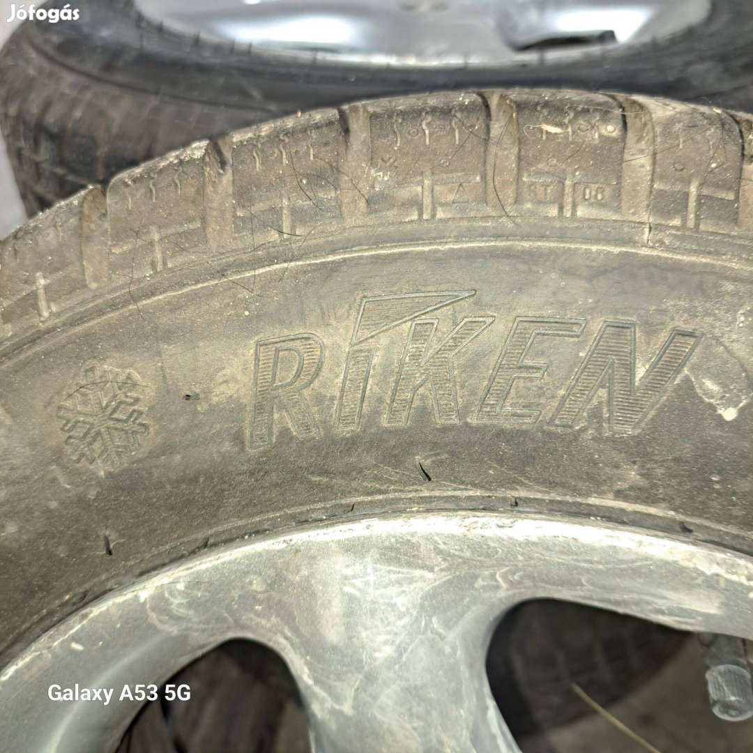 Újszerű téli gumiabroncs szett Olcsón ! 13" -Suzuki-