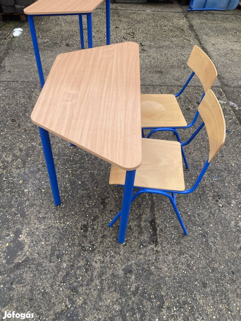 Újszerű trapéz asztal , iskola szék eladó