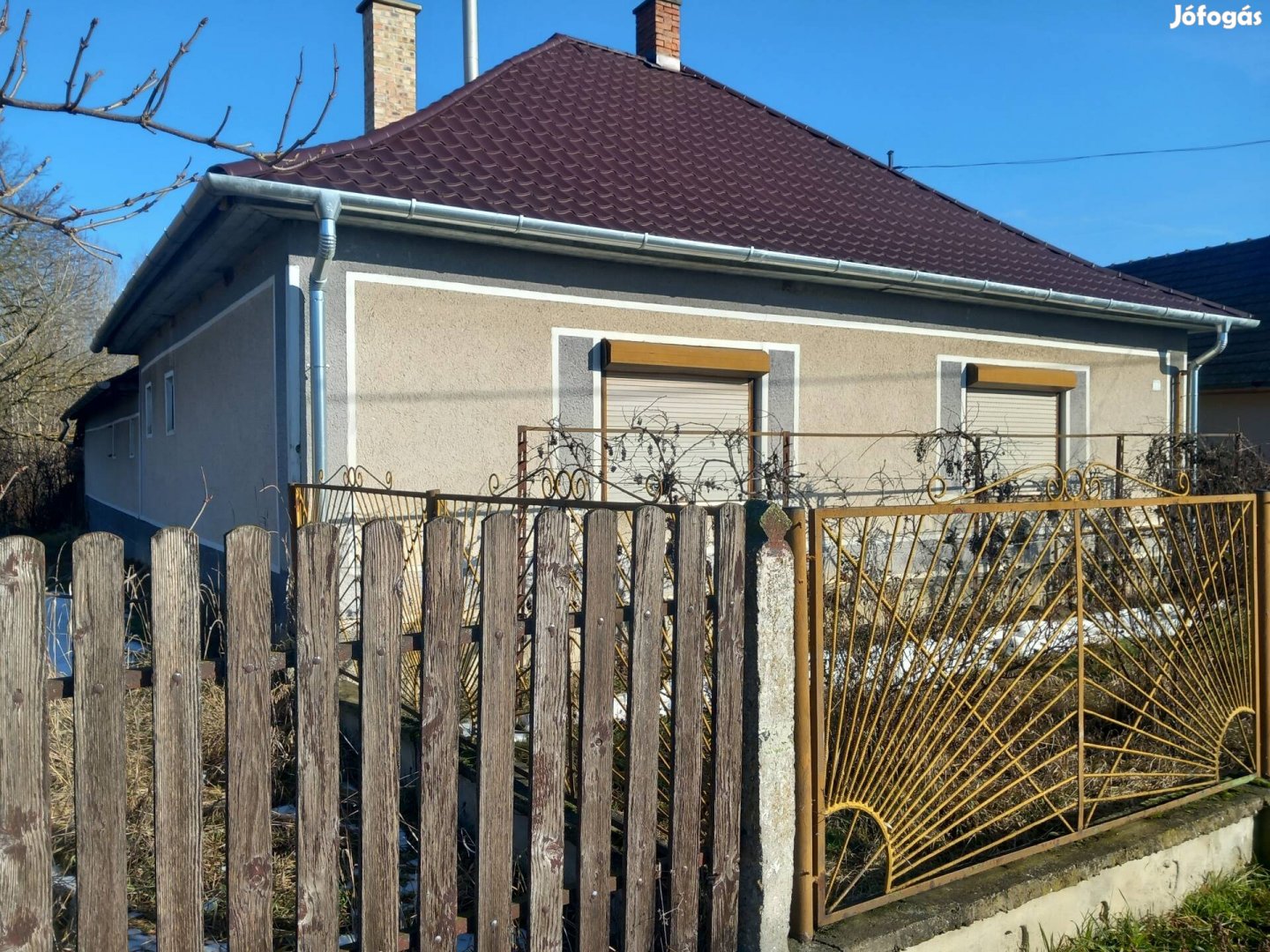 Újtikoson ház eladó. Tető nemrég cserélve.