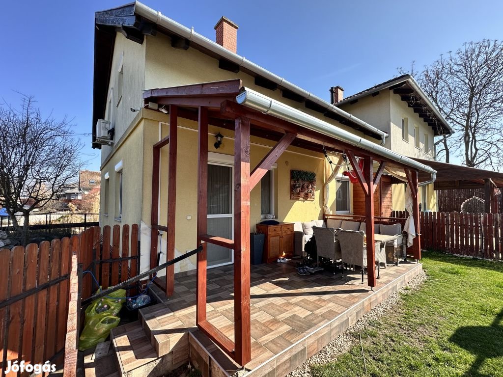 Üllő, Ócsai út, 101 m2-es, házrész, 4 szobás, kiváló