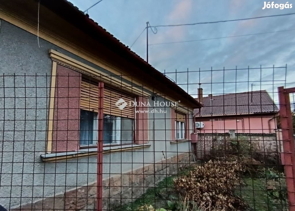 Üllőn 1182 m2 nagyságú telken elhelyezkedő 96 m2 nagyságú családi ház