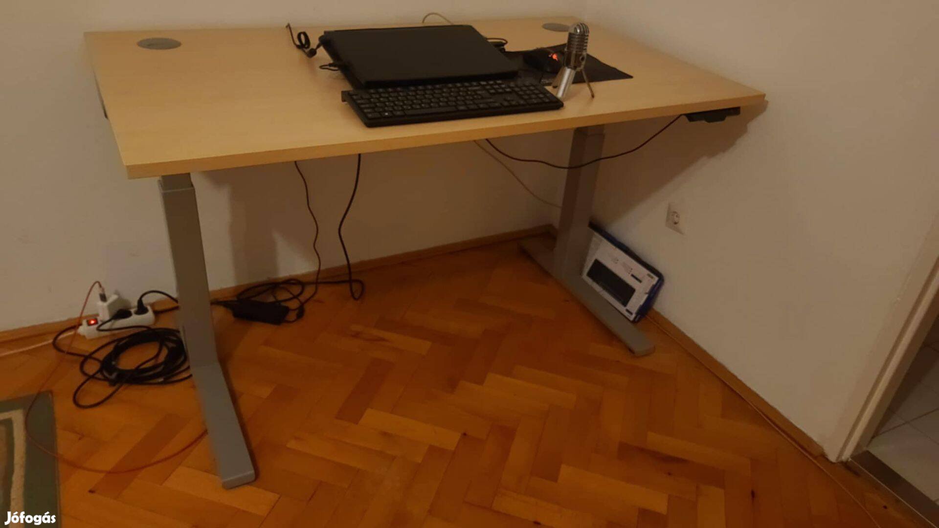 Ülő és álló asztal/Sitting and standing desk (Fellowes: Levado)