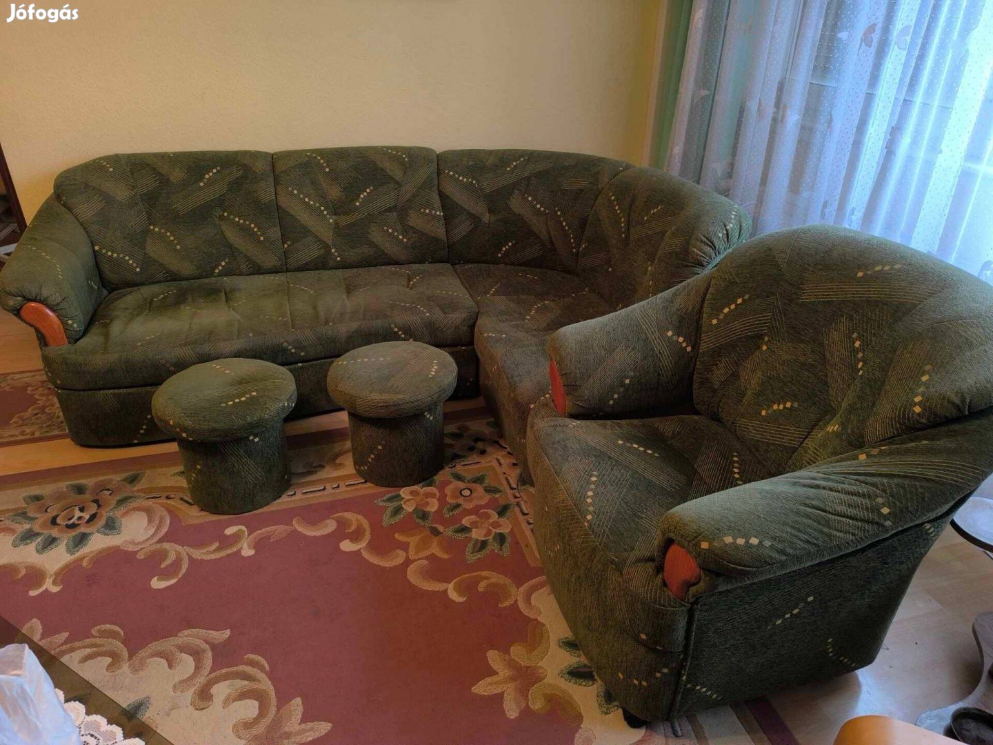 Ülőgarnitúra (ágyazható), kényelmes fotellal, kiegészítőkkel