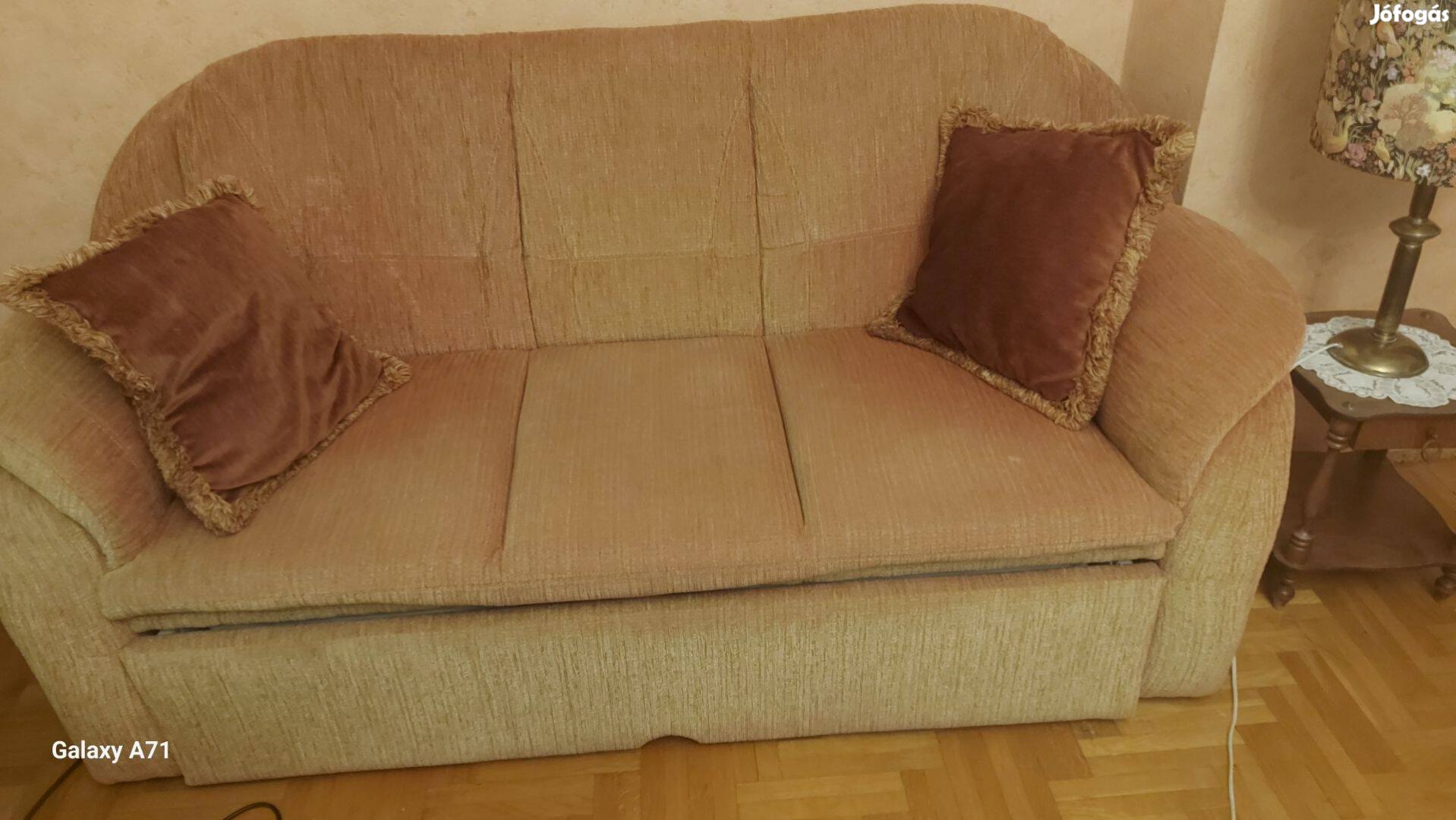 Ülőgarnitúra ágyazható kanapéval