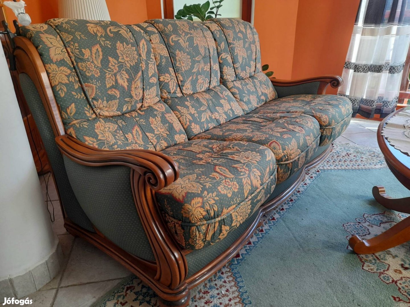 Ülőgarnitúra asztallal