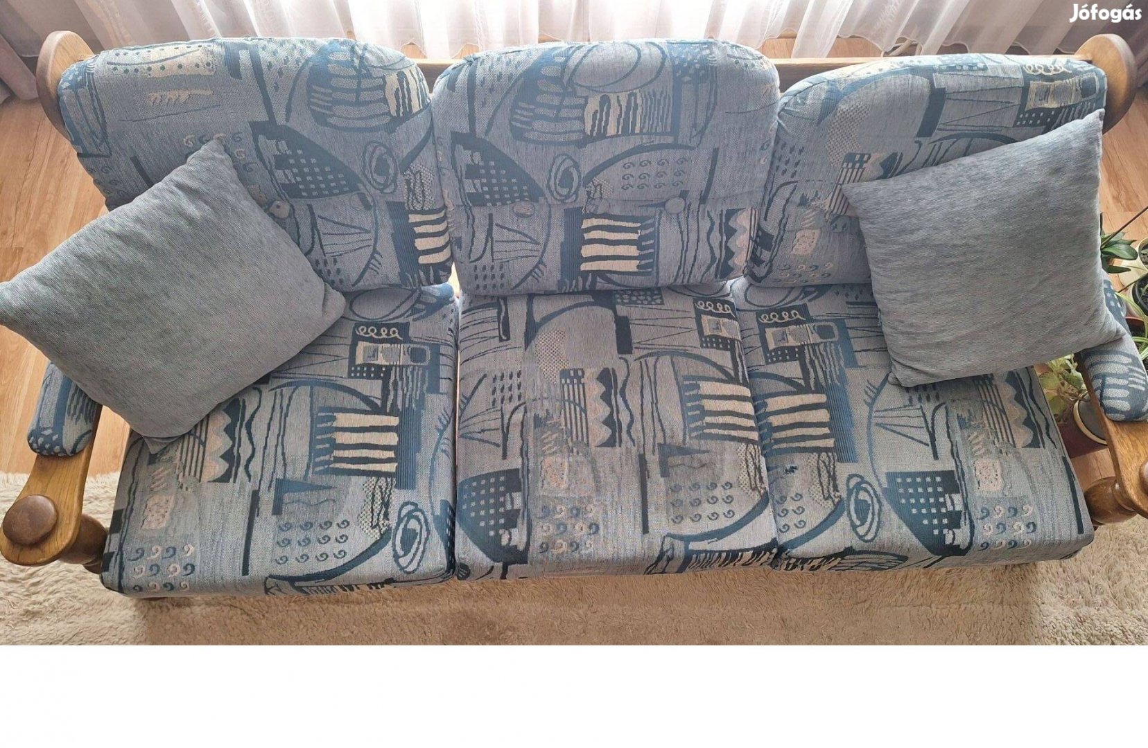 Ülőgarnitúra dohányzó asztallal