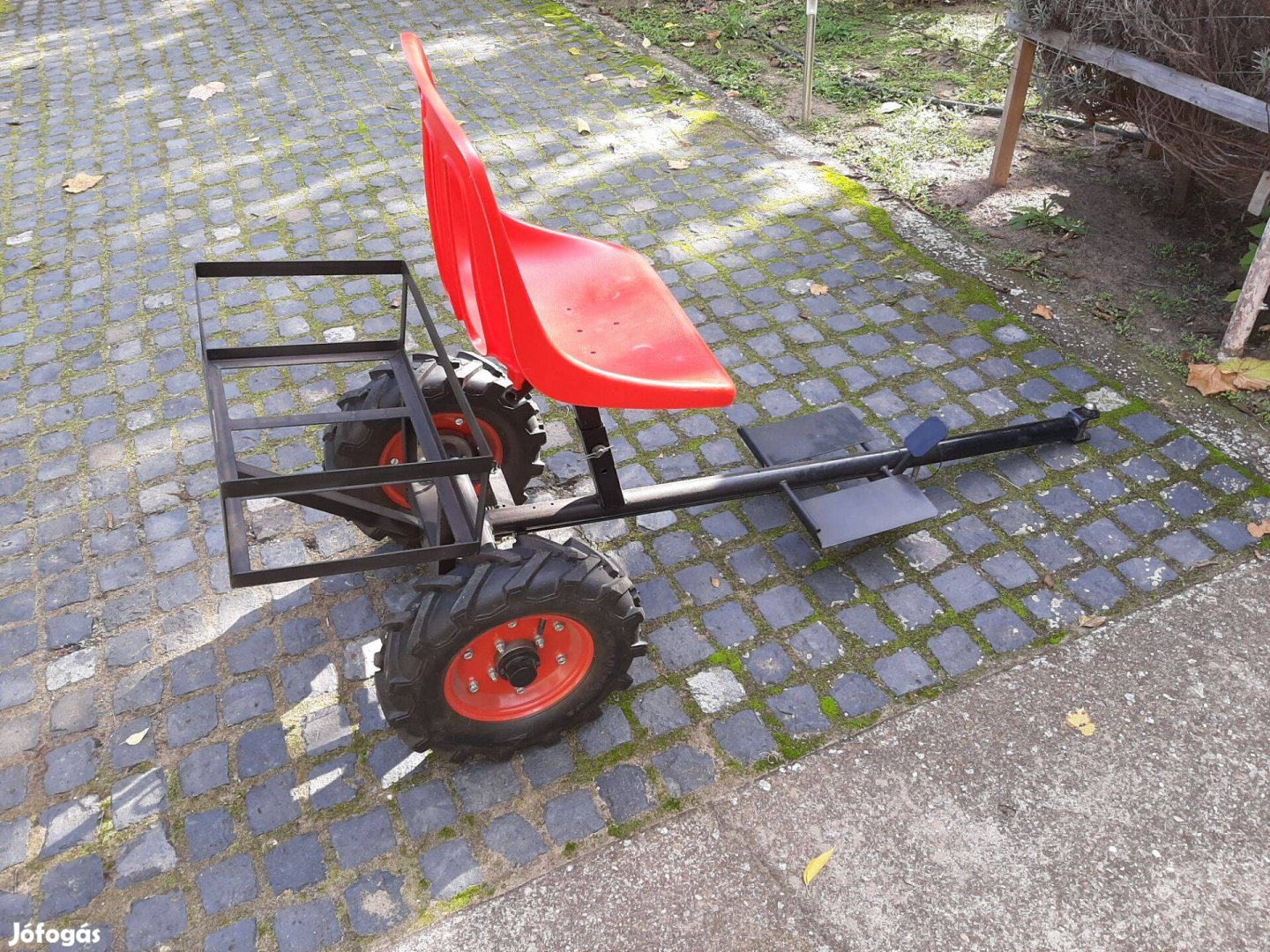 Ülőke, Sulky, Vontatott szék, Eszközhordó