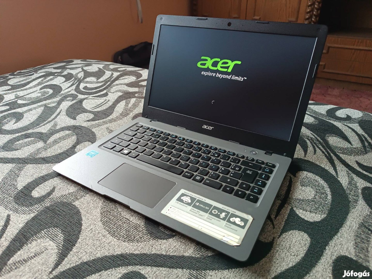 Ultravékony Acer 14" laptop erős akksival 