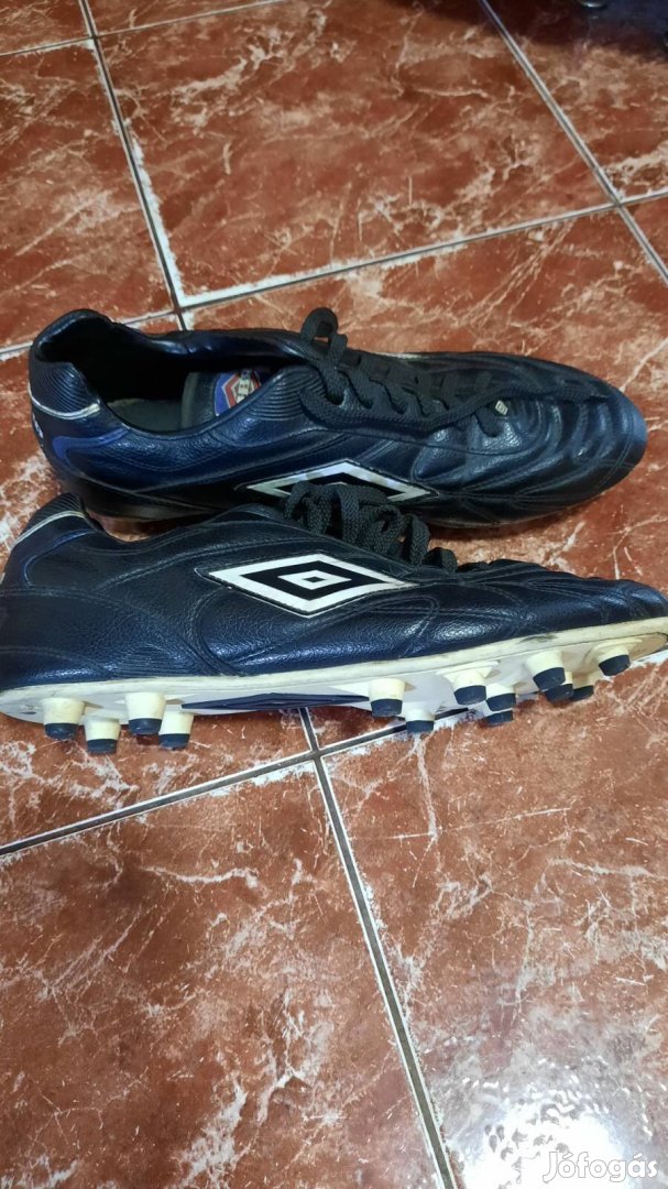 Umbro focicipő 47es