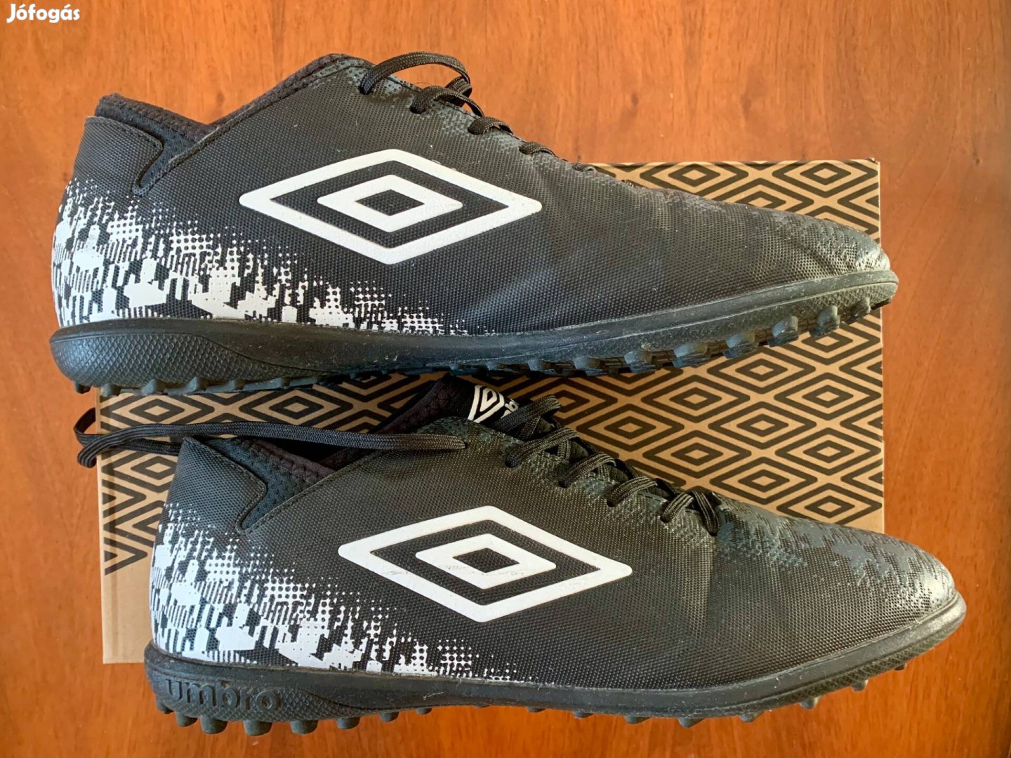 Umbro műfüves cipő 44.5-ös újszerű