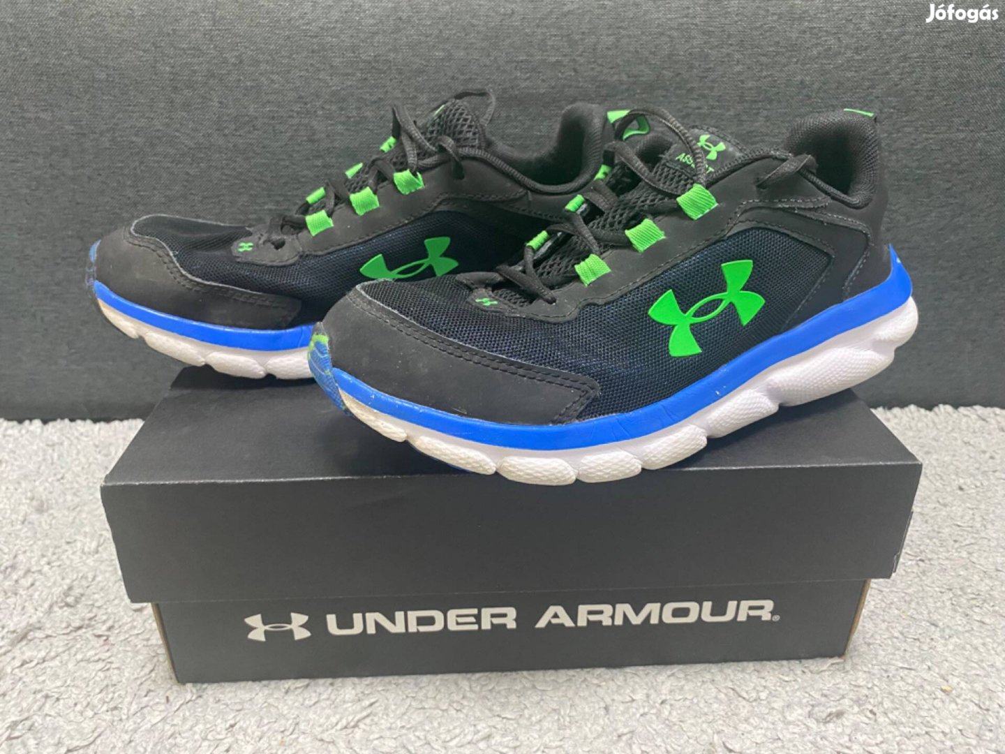 Under Armour edzőcipő eladó. 40 méretben, bth 25cm