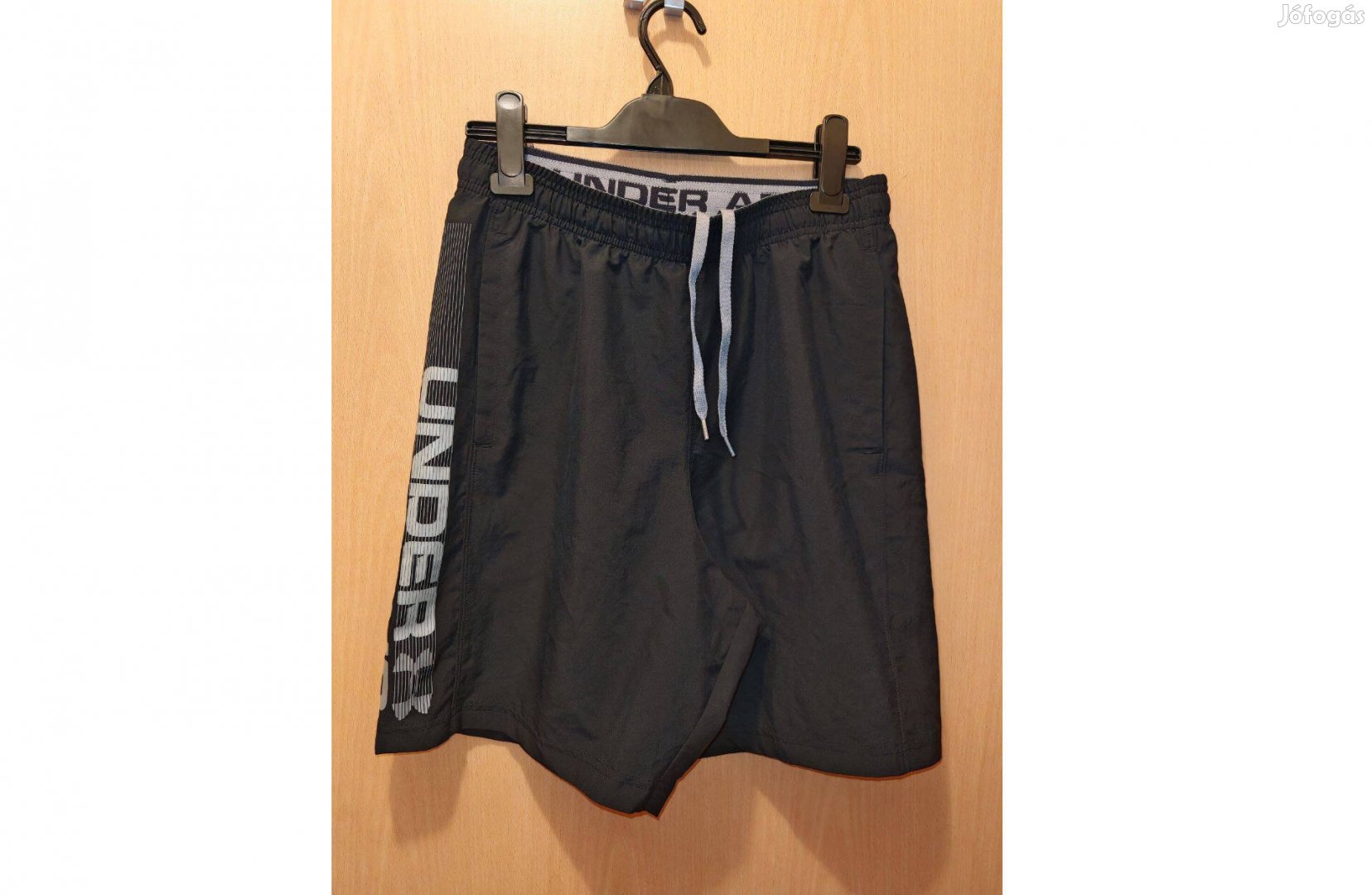 Under Armour eredeti fekete feliratos rövid nadrág (M-es)