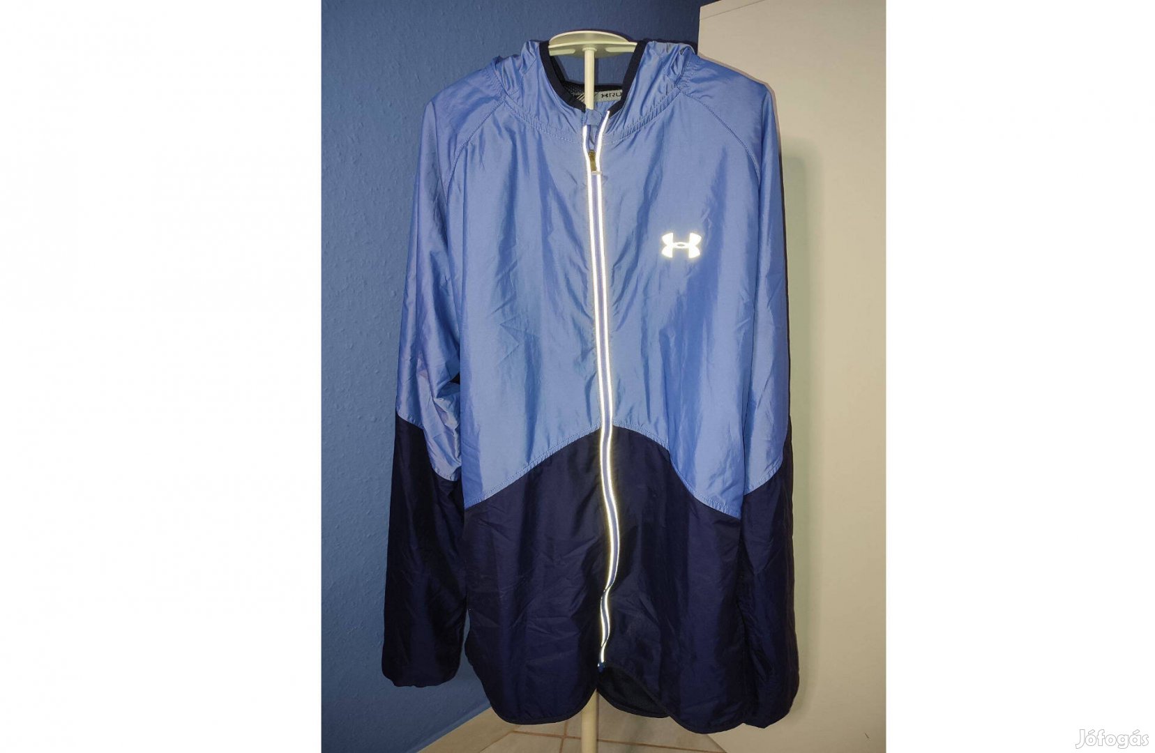 Under Armour eredeti kapucnis sötétkék lila futódzseki (XL)