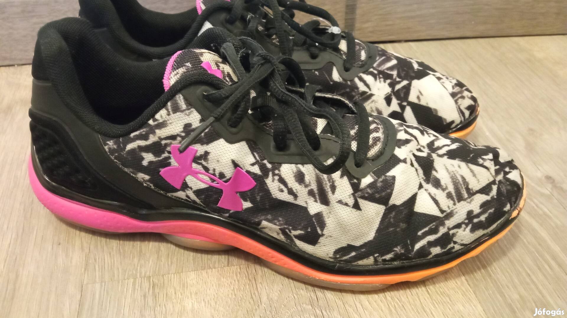 Under Armour nöi sportcipő ,,40.5"
