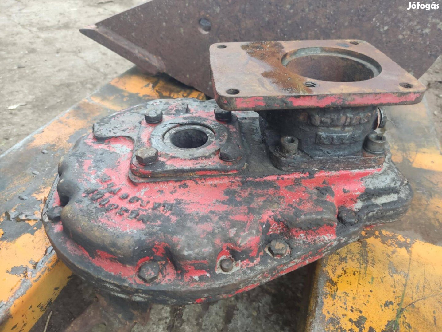 Unhz 500 vagy más traktor, munkagéphez, gyorsító v. lassító hajtásház