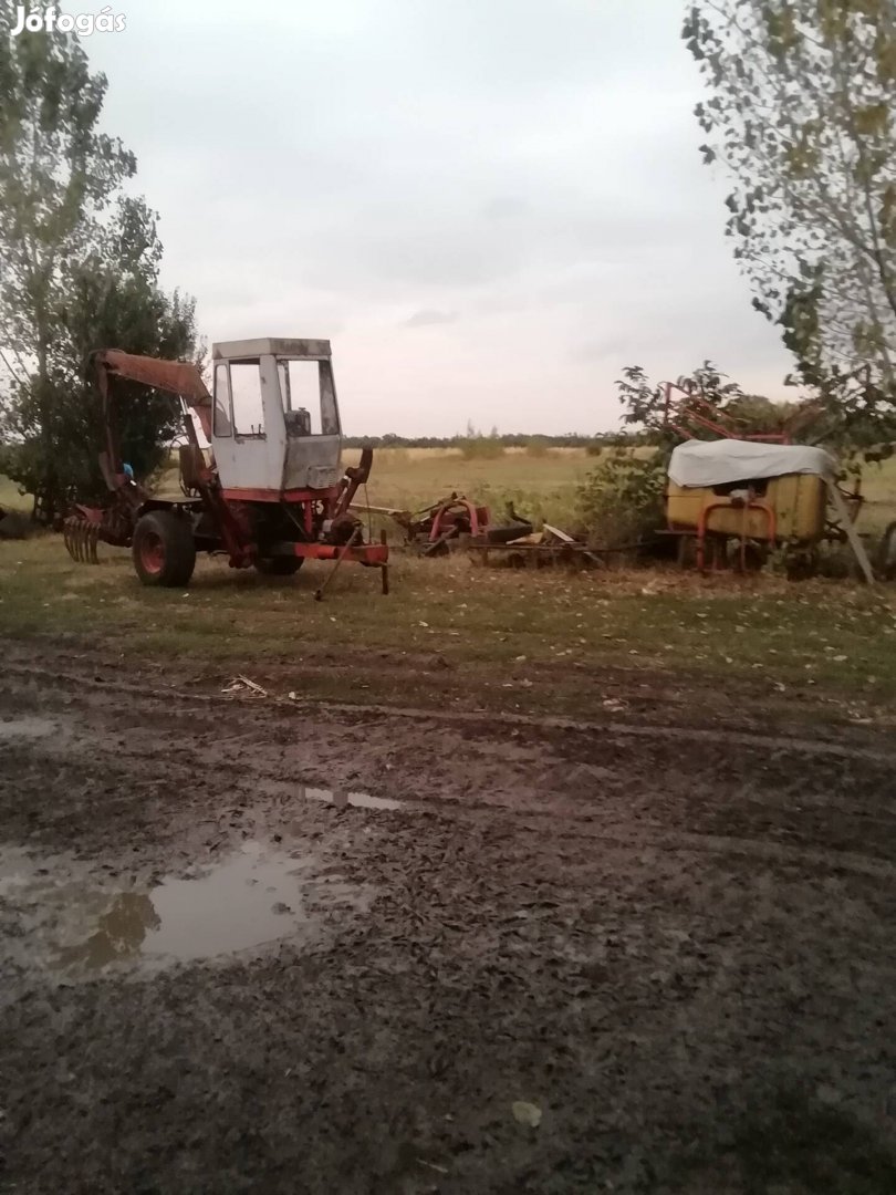 Unhz 750 rakodó akár bontva is eladó 