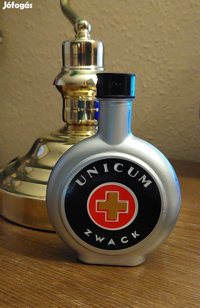 Unicum laposüveg Zwack J. és társai három színben