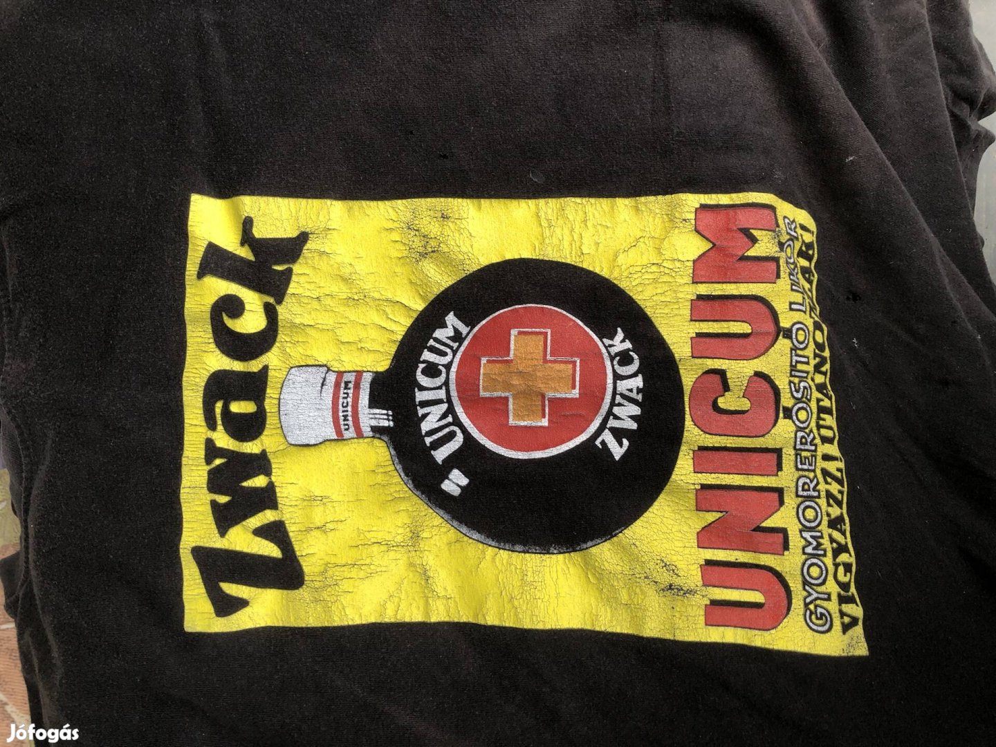 Unicum póló hátul szakadt 1000 Ft 