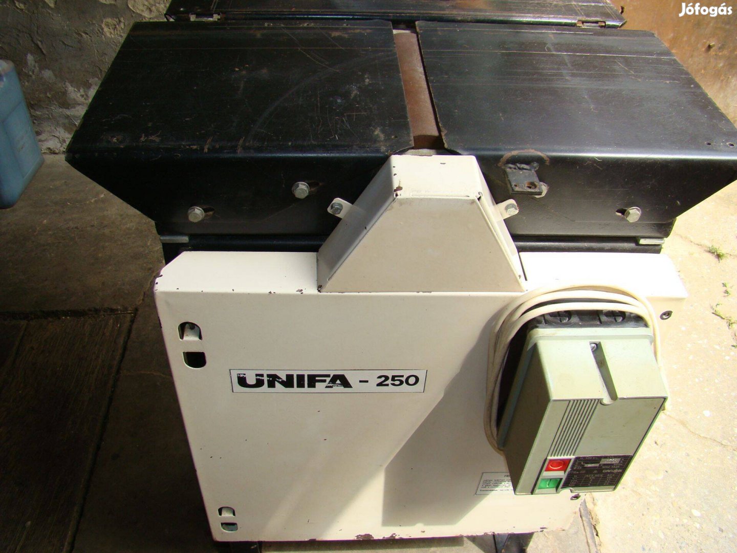 Unifa-250 körfűrész