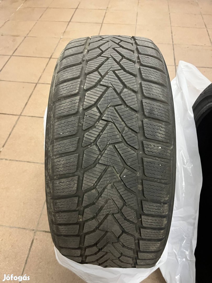 Uniroyal Winterexpert 225/40 19