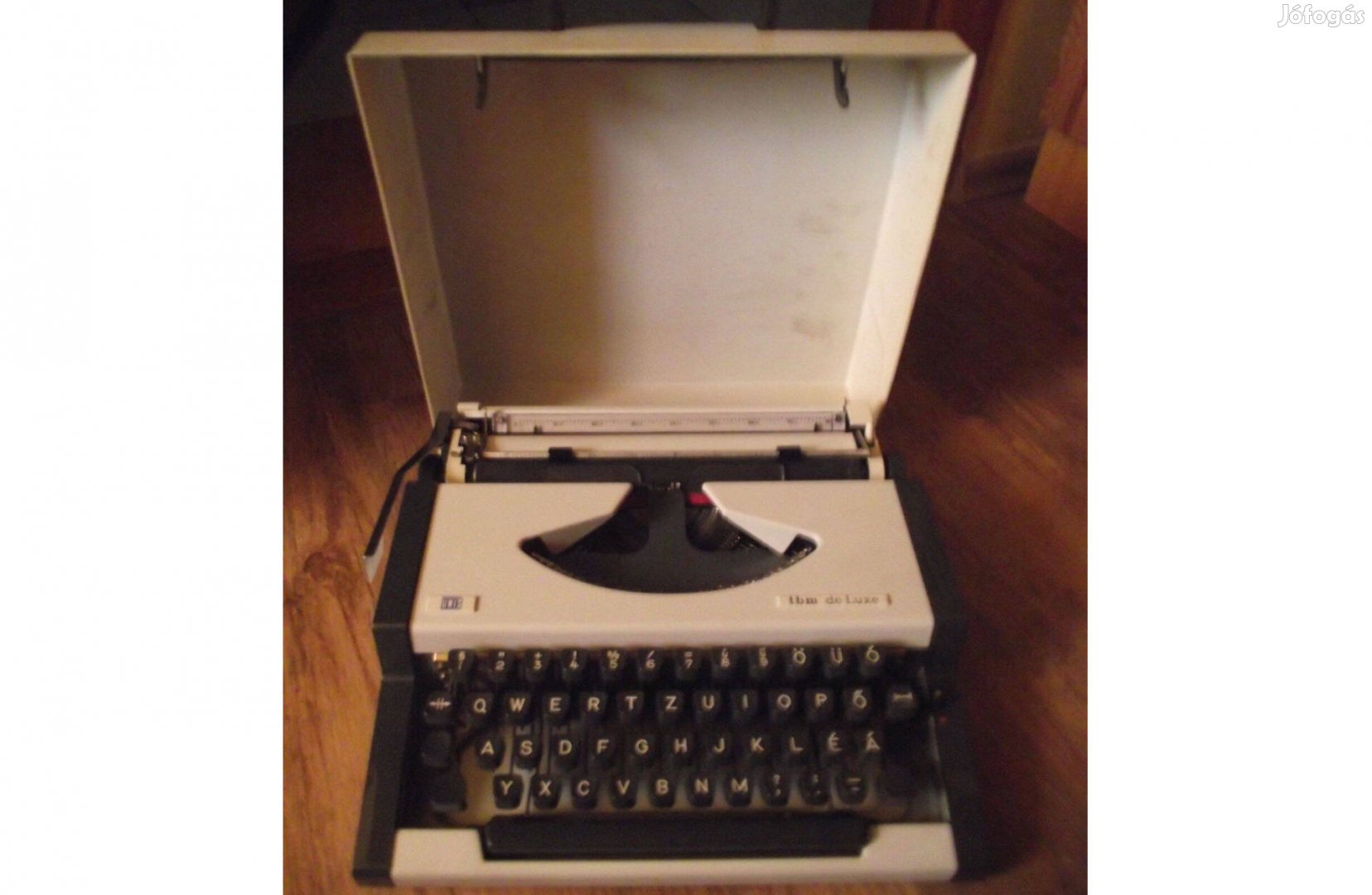 Unis tgm de Luxe táskaírógép