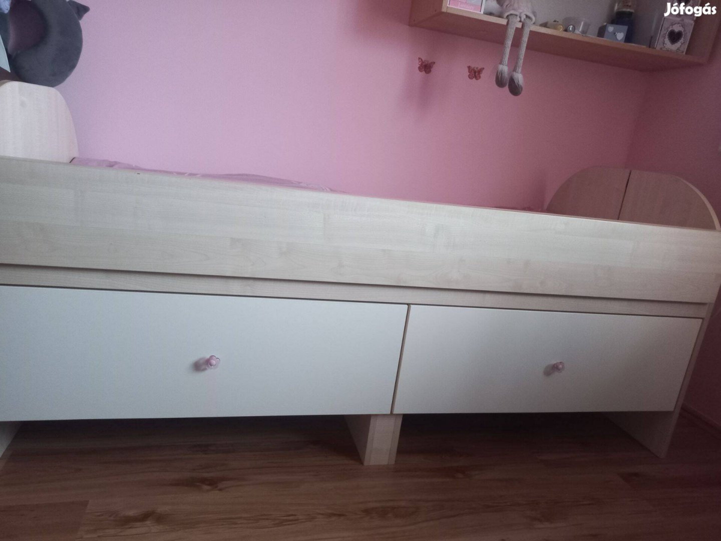 Unisex ágy leesésgátlóval és lépcsővel