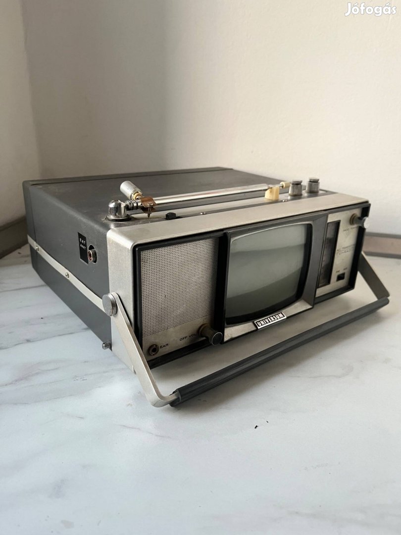 Universum FK100R rádió tv mini vintage