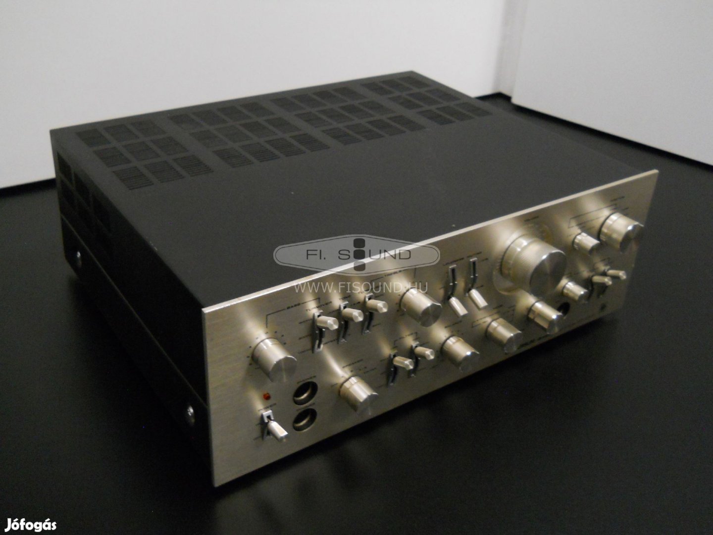 Universum V 3297 , 2x75W,4 hangfalas sztereo erősítő