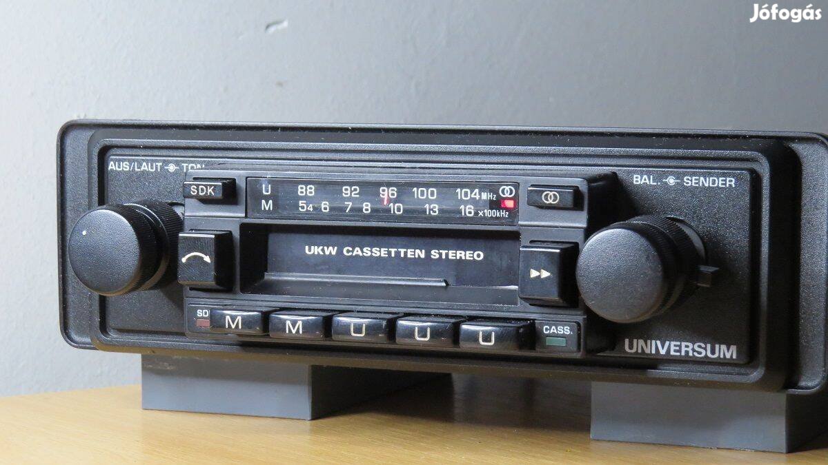 Universum régi retro rádió autórádió magnó