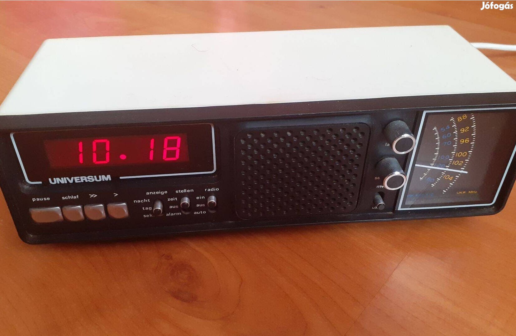 Universum szép állapotú ébresztős órás retro rádió UR1971