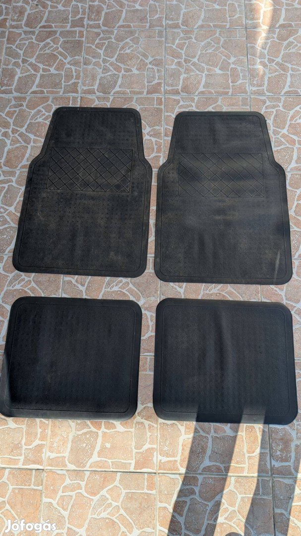 Univerzális autószőnyeg új állapotban! Ár: 2000ft. Posta Foxposttal me