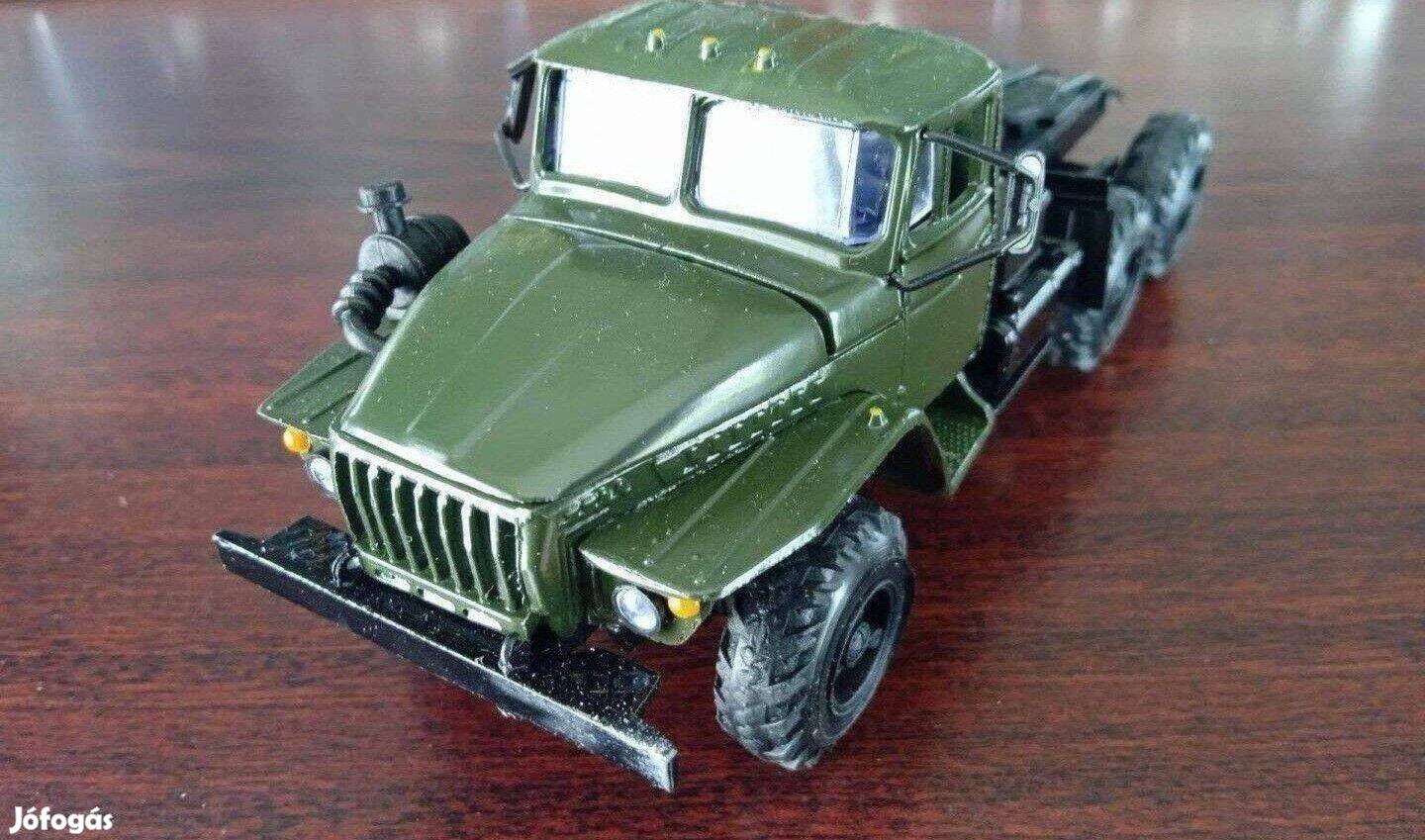 Ural 44202 "Elekon" kisauto modell 1/43 Eladó