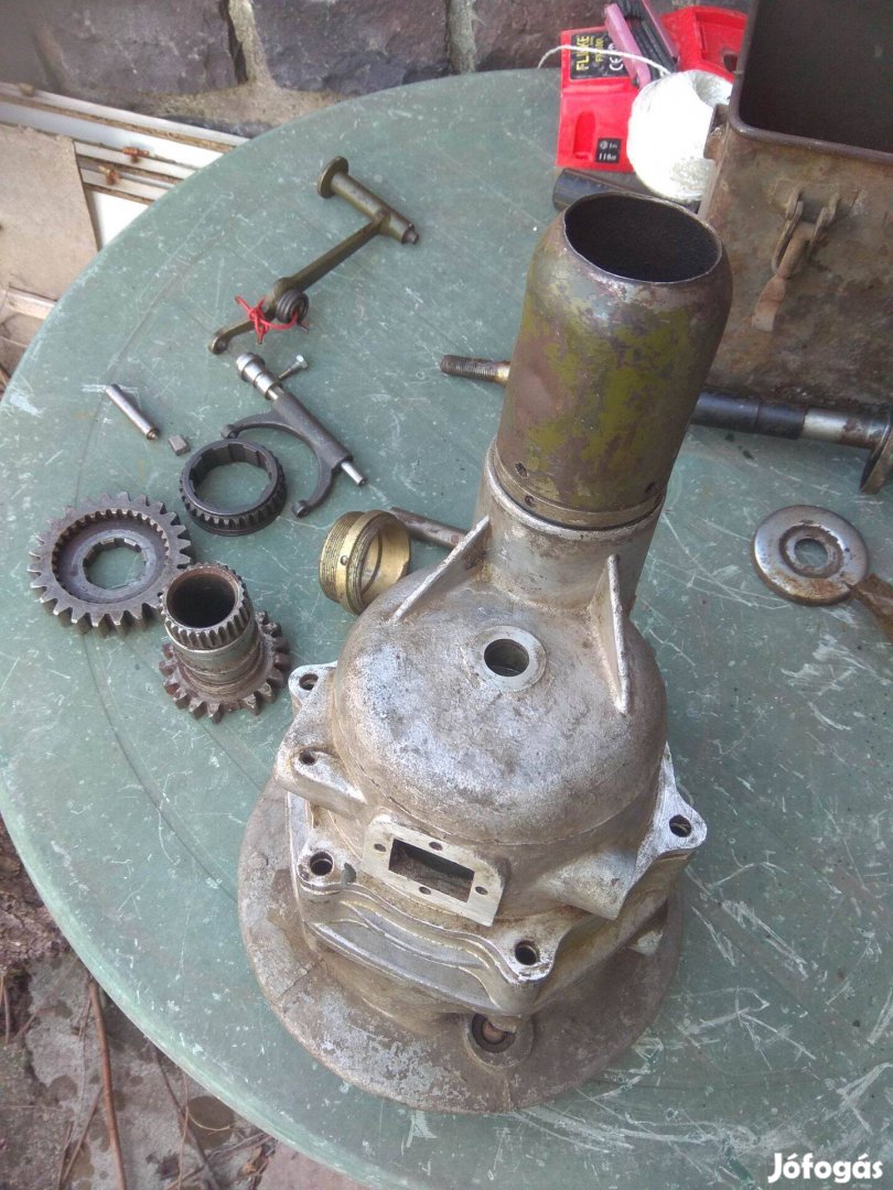 Ural Dnepr mkp-hoz klf alk eladó motor váltó difi kerék oldalkocsi